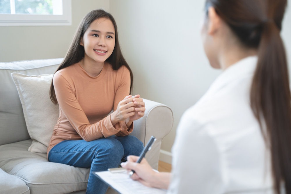 Young woman working with therapist on relapse prevention in New Jersey